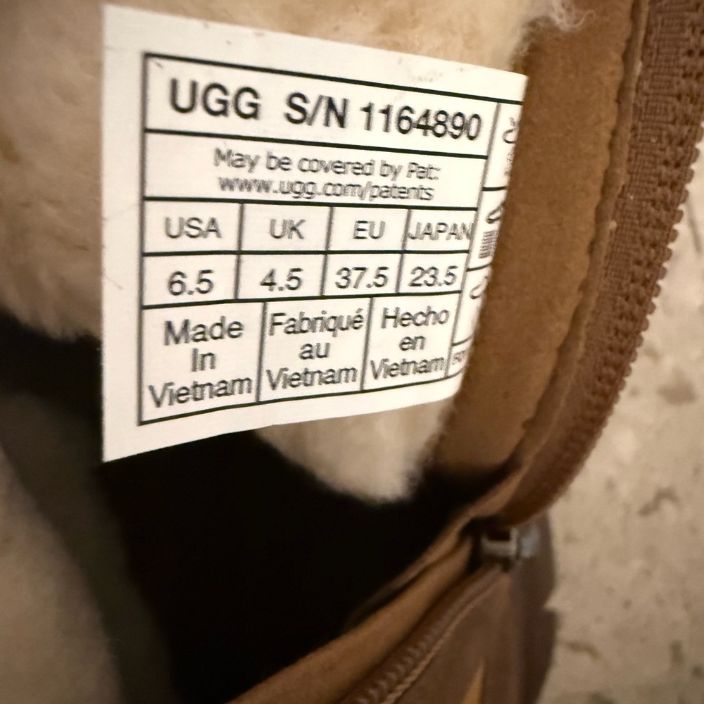 UGG® Ashton Zip - Picture 13 of 14
